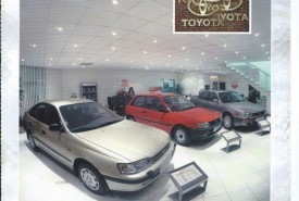 Rok 1994 Toyota Carter w Gdańsku. Pierwsza z prawej Camry 3.0 GX © Toyota